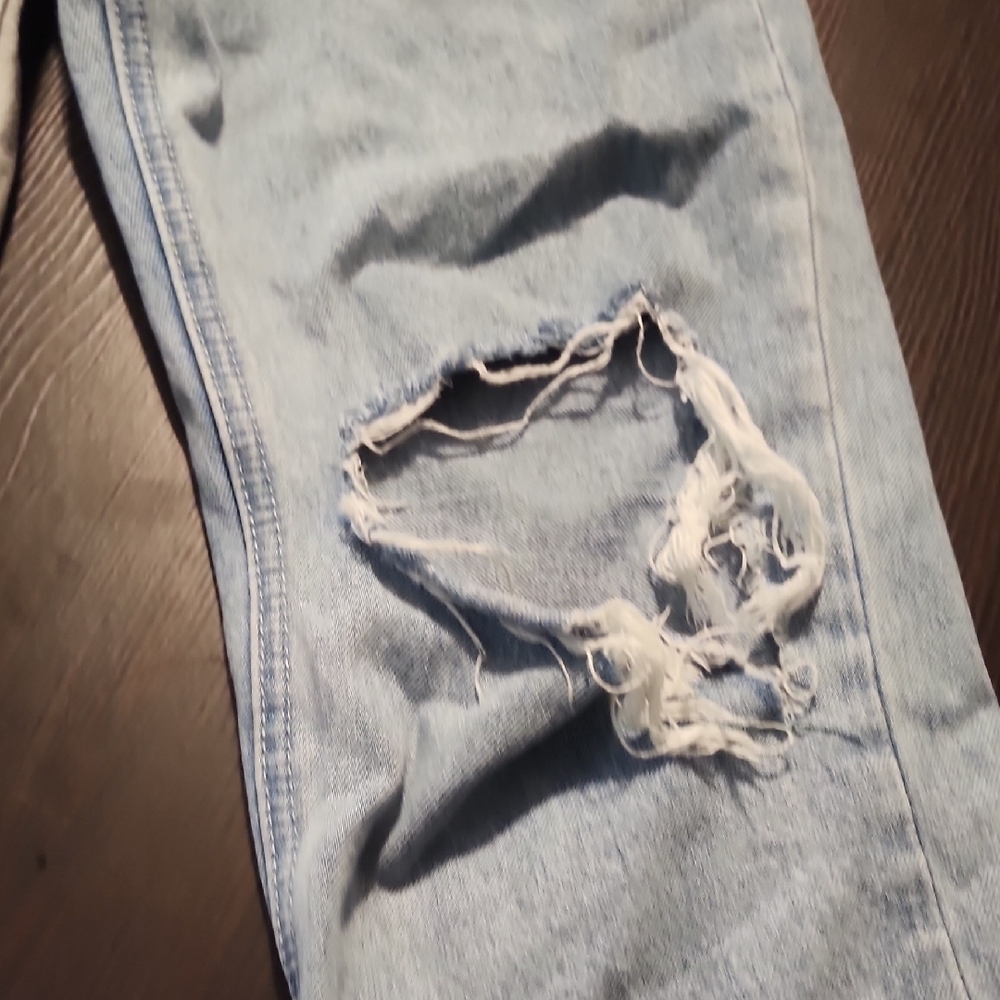 Two-Tone Distressed Jeans - Picture 4 of 11